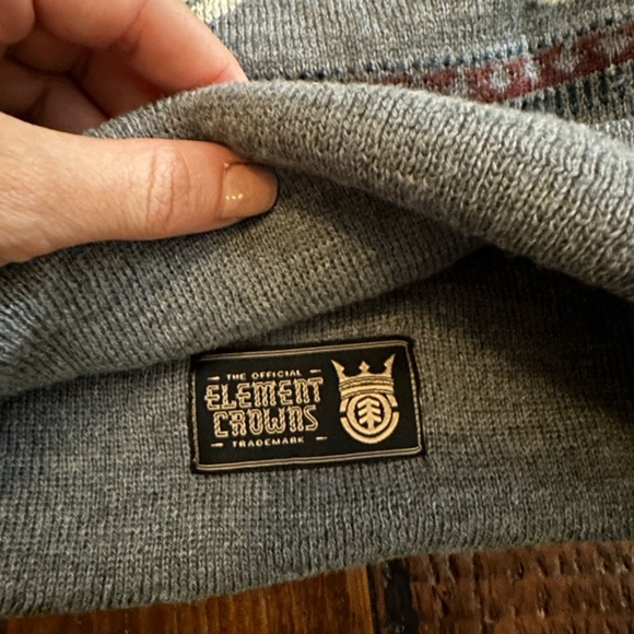 Etnies - Mens Grey Puff Ball Beanie - Picture 2 of 4